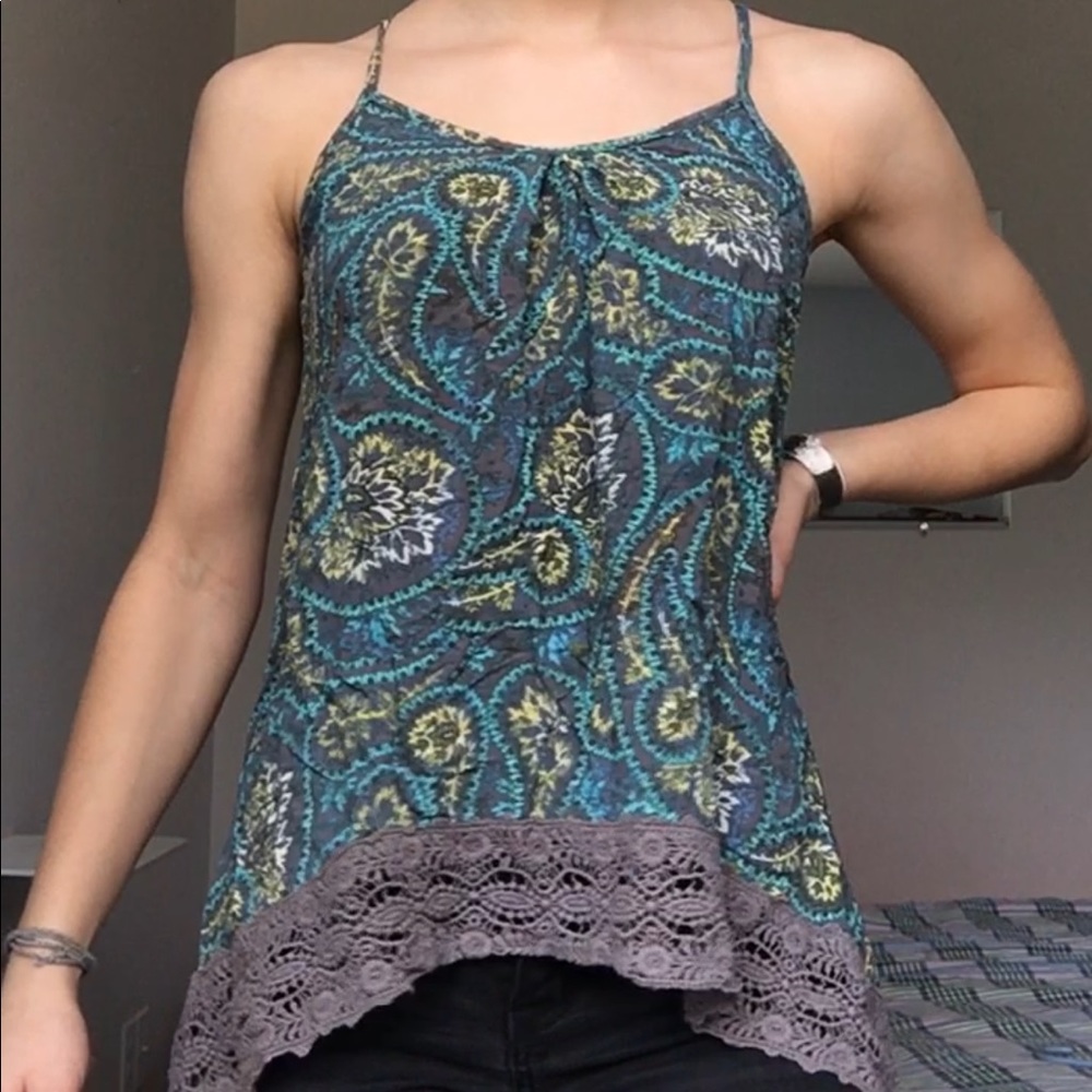 Printed tank top with lace detailing